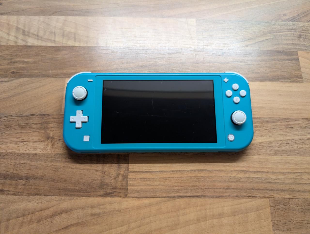 Nintendo Switch Lite Turquoise + Pokémon Let's Go Pikachu