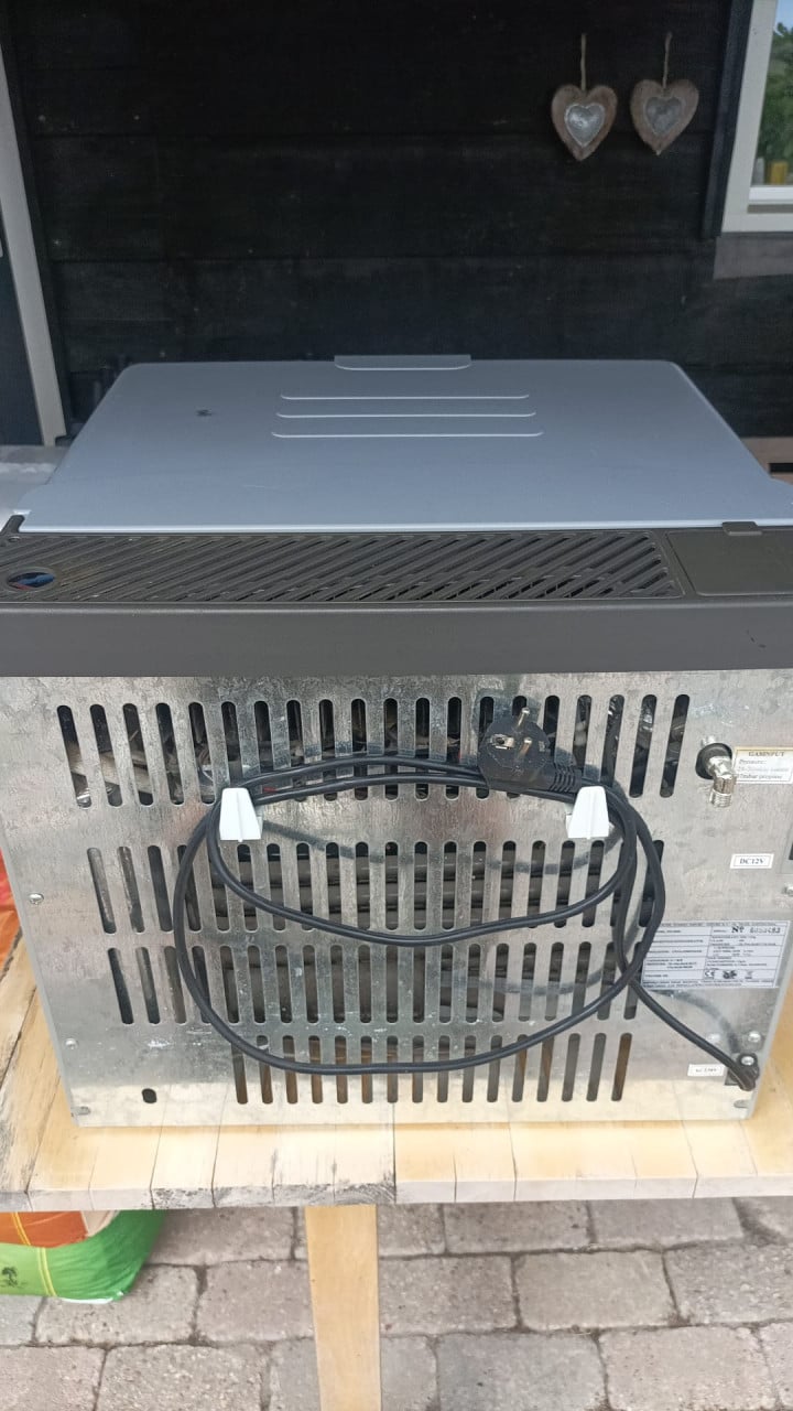 Koelbox 40 liter (werkt op gas, 12V en 230V)