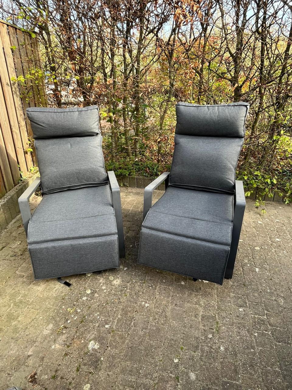 2x Luxe verstelbare tuinstoelen met dikke kussens – antraciet