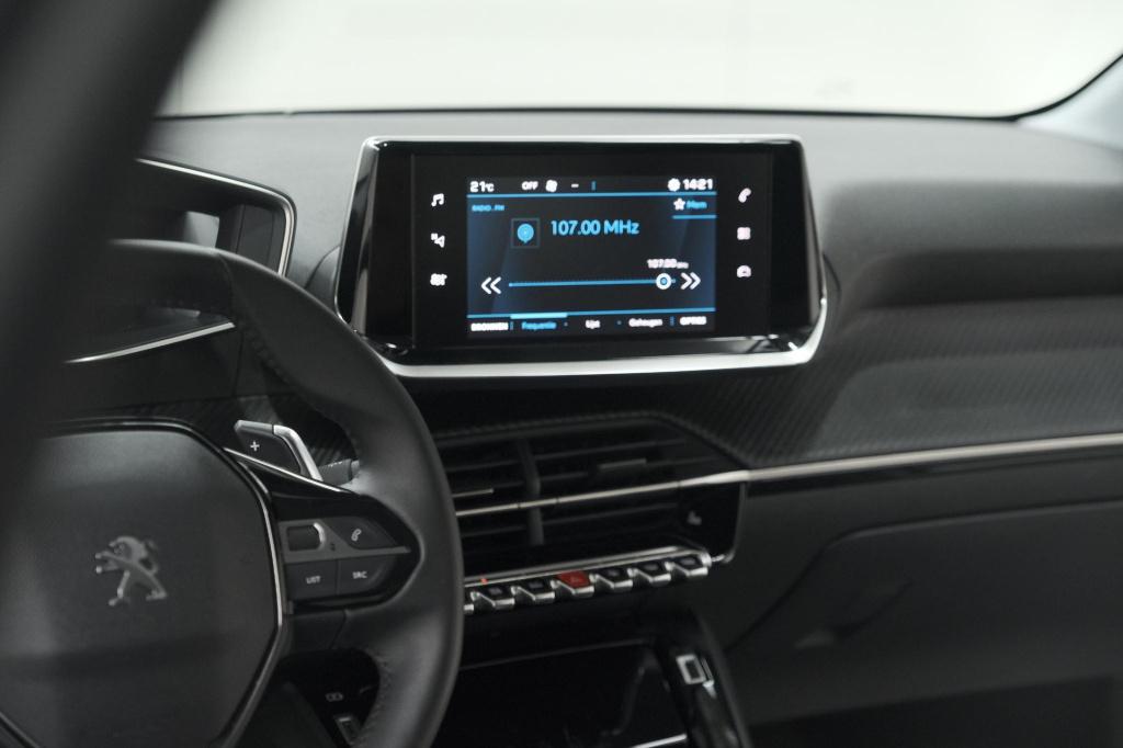 Peugeot 208 puretech 100 eat8 allure pack | camera | apple carplay | parkee
