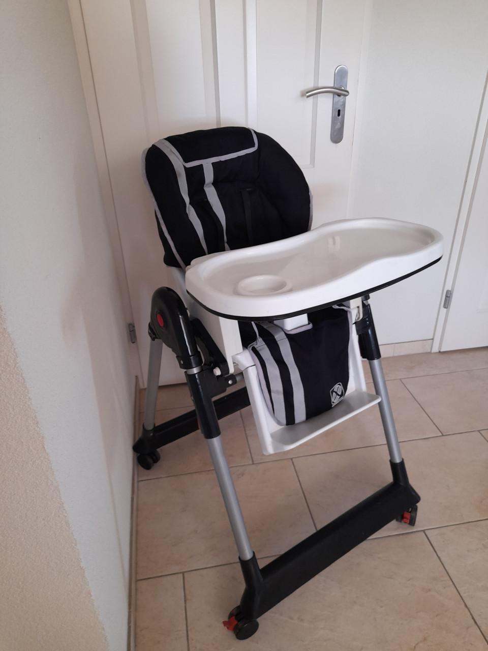 Verstelbare kinderstoel (in goede staat )