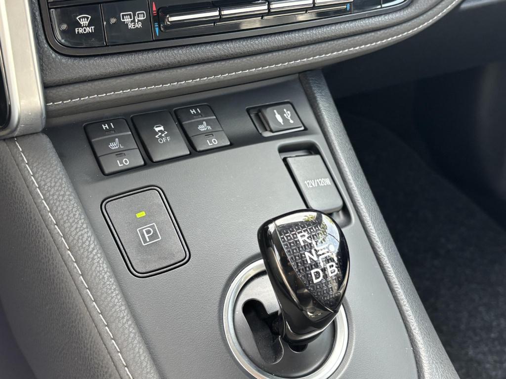 Toyota Auris 1.8 hybrid executive nl-auto!
