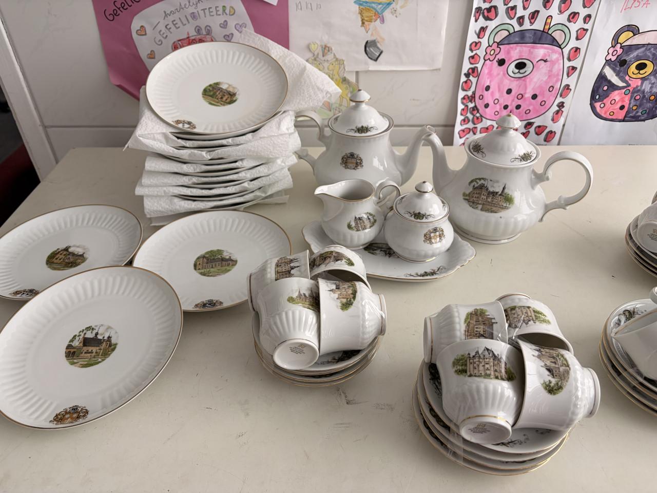 Porselein NL kastelen servies thee en koffie 18-delig compleet
