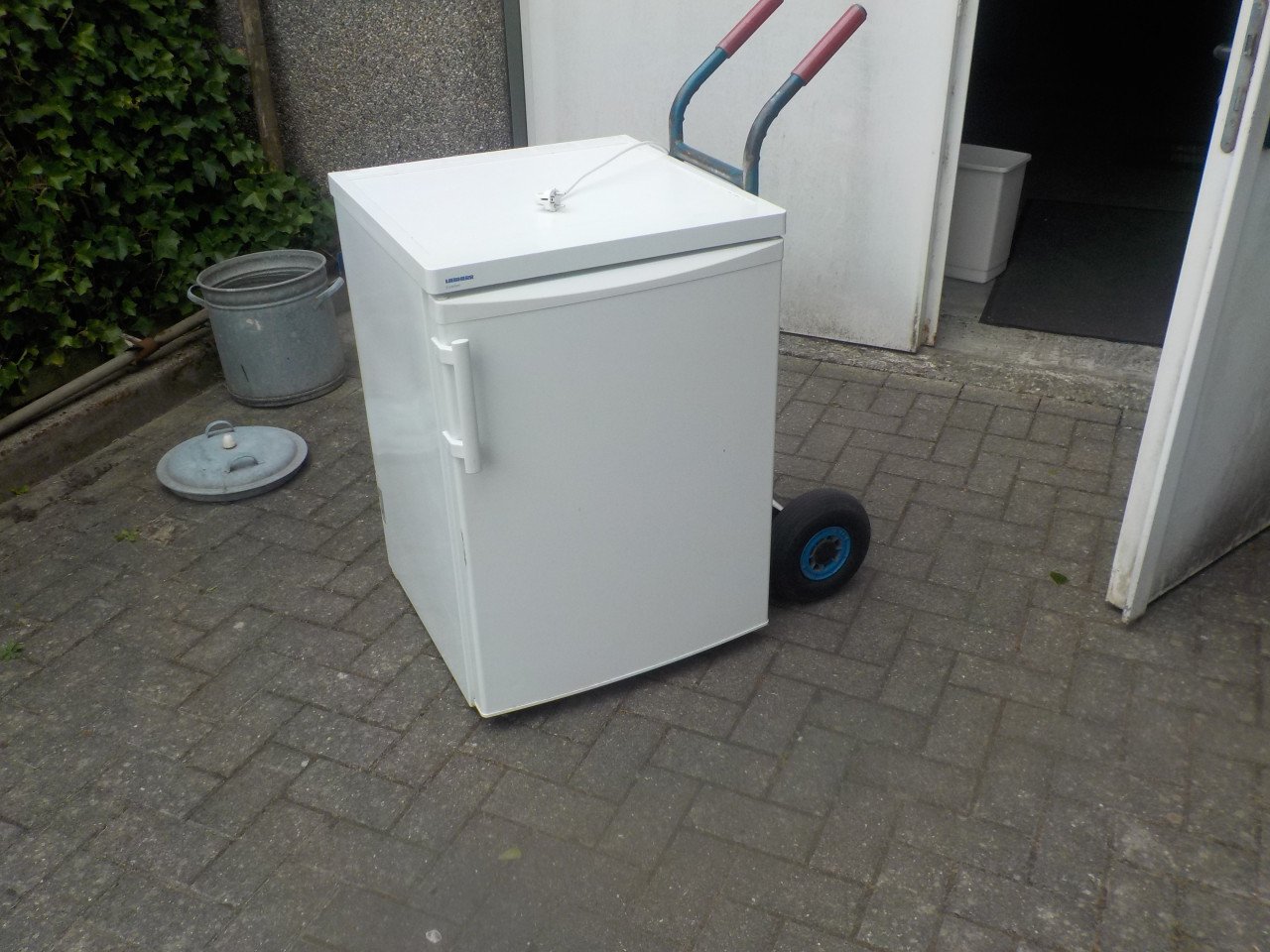 Koelkast met klein vriezer in de koelkast merk Liebherr in goede staat