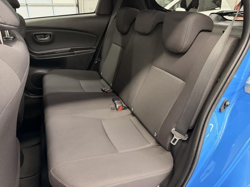 Toyota Yaris 1.5 hybrid skyblue edition
