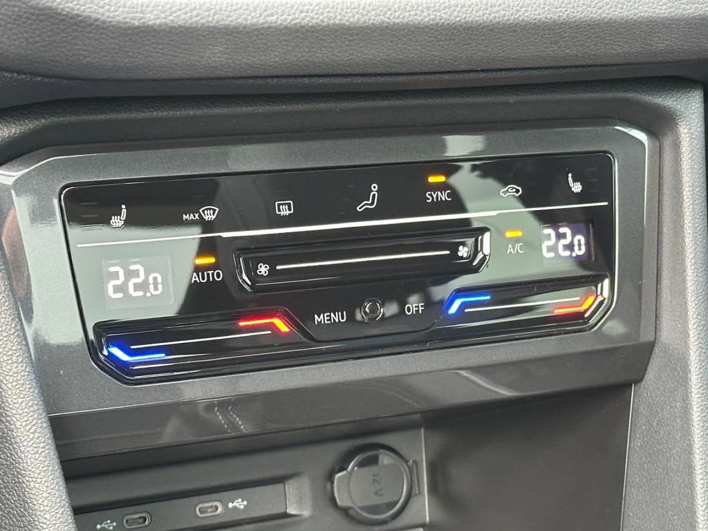 Volkswagen Tiguan 1.5 tsi 150pk dsg r-line | panoramadak | 20 inch | black 