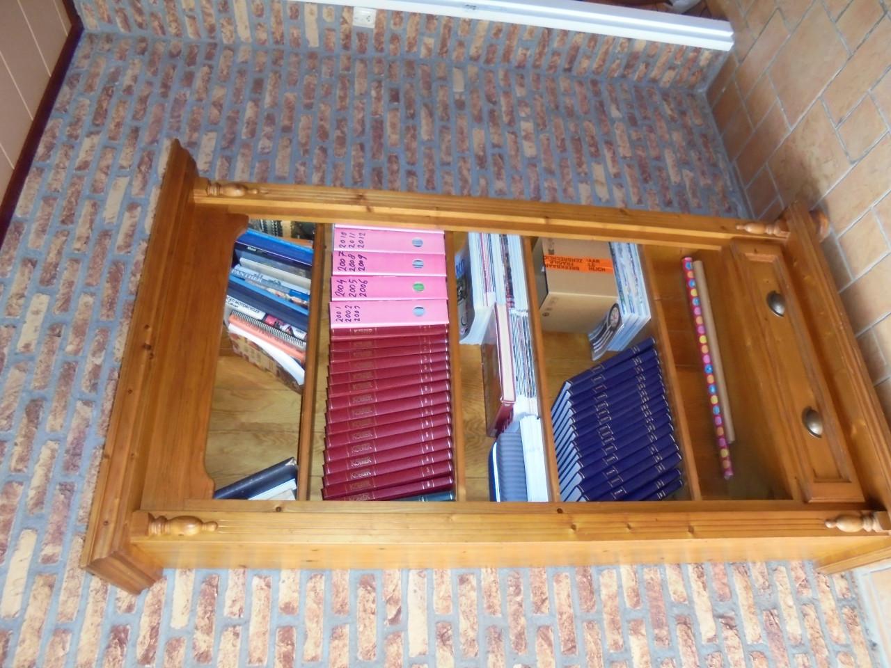 Bureau en boekenkast