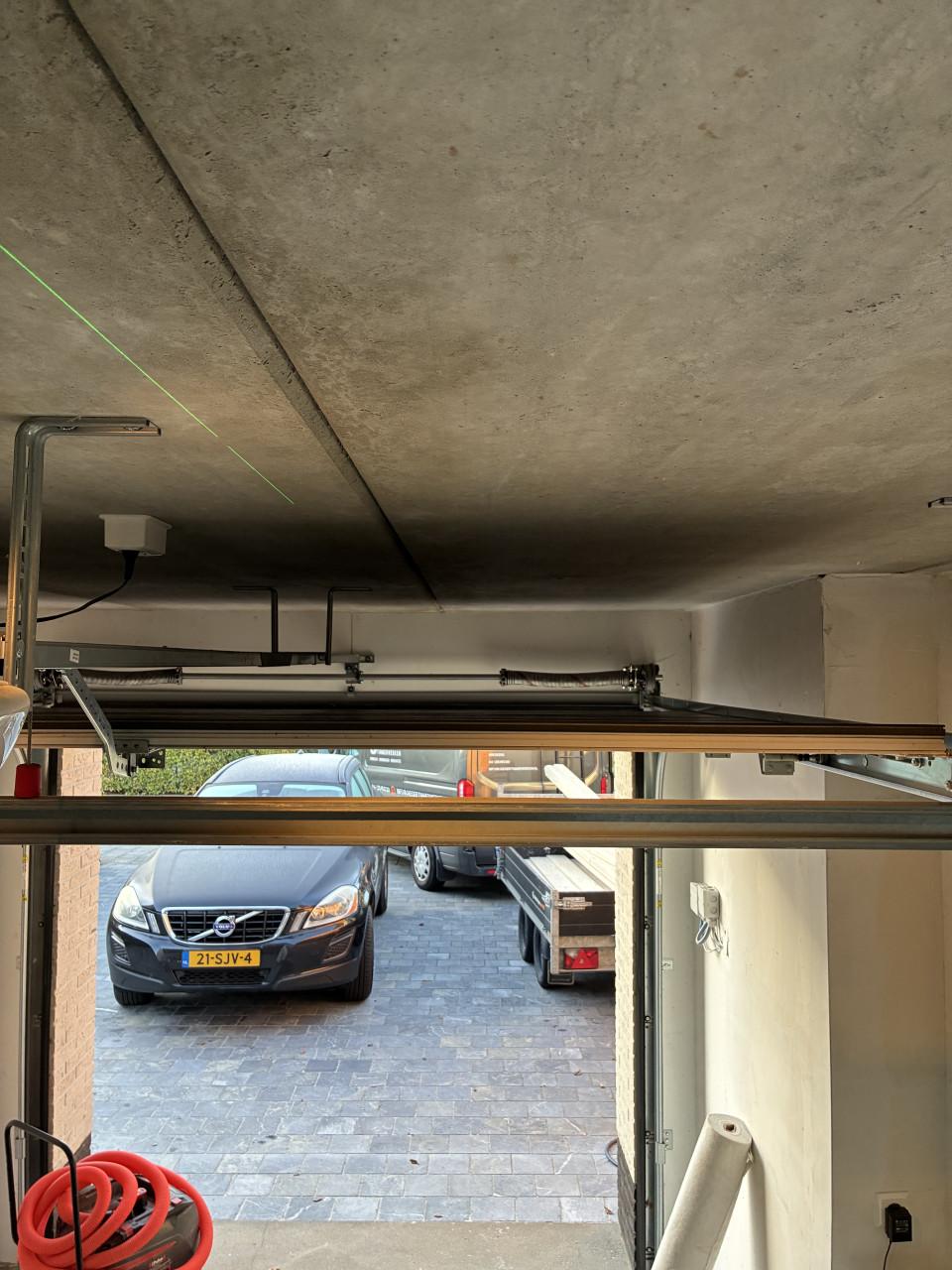 EDN sectionaaldeur zwart RAL 9005 – compleet met elektrische motor
