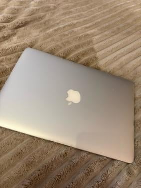 Macbook Air met oplader