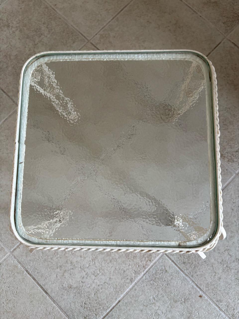 Vintage bijzettafeltje smeedijzer met glas