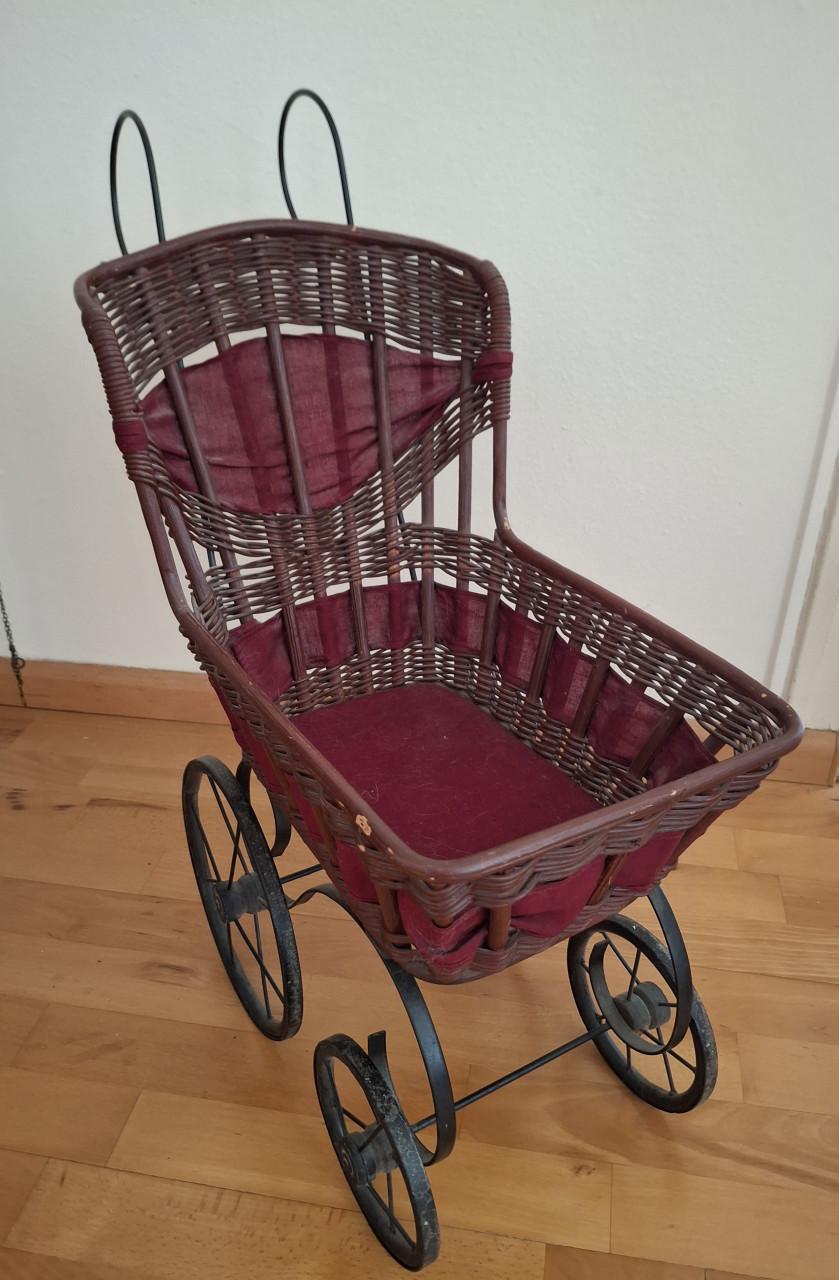 Vintage Poppenwagen met pop