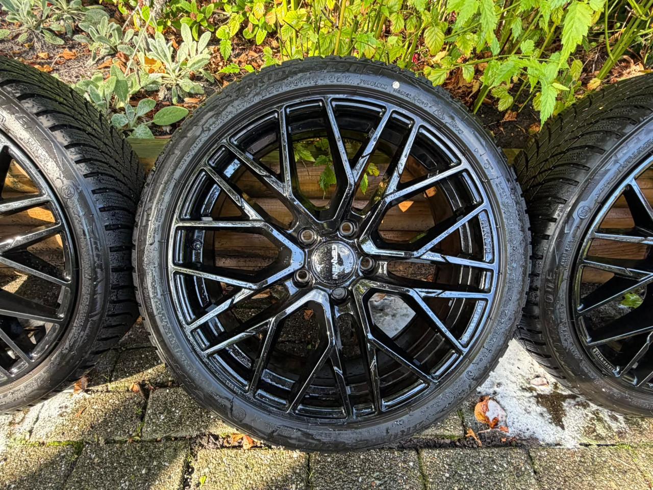 Winterbanden set 18 '' 225/40VR18