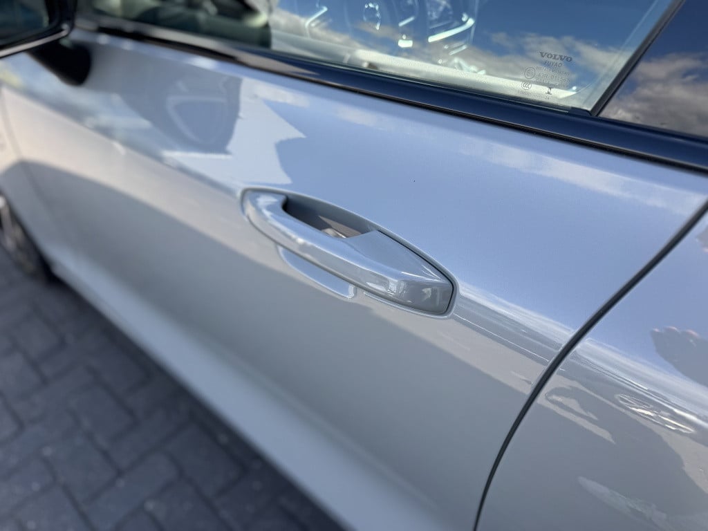 Volvo V60 t6 398pk recharge plus dark| panodak| adap.cruise| trekhaak| 36