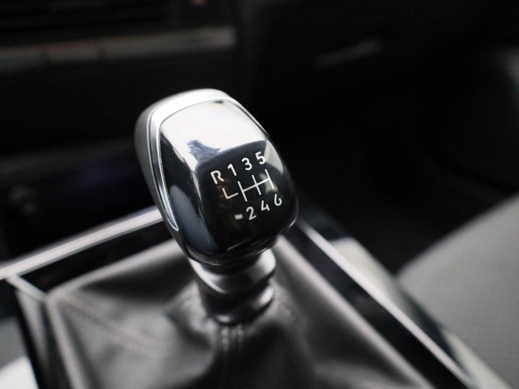 Opel Astra 1.2 edition | navigatie | climate control | parkeersensoren