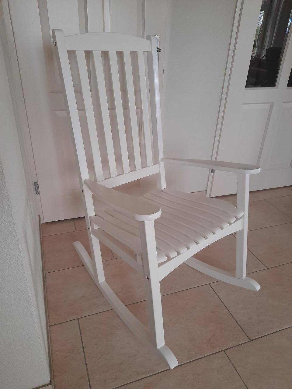 Leuke houten schommelstoel (in goede nette staat)