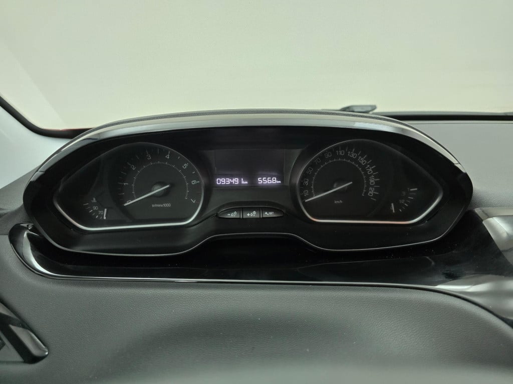 Peugeot 208 occasion met cruisecontrol en veel ruimte ook achterin | tweede