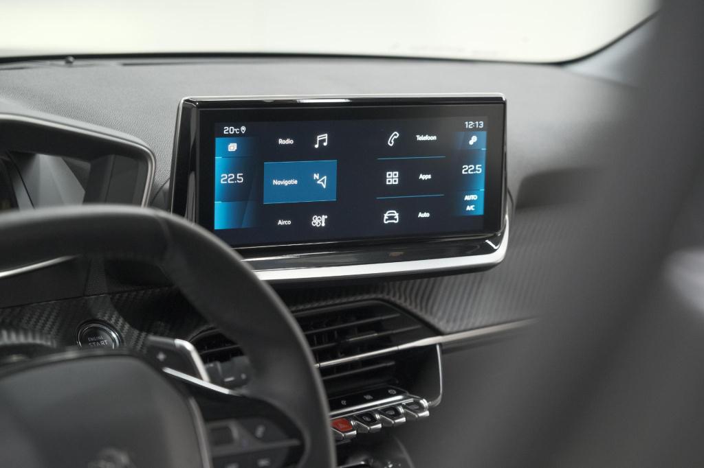 Peugeot 208 puretech 100 eat8 allure | camera | navigatie | apple carplay |