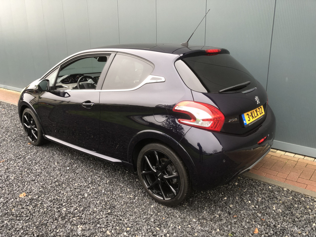 Peugeot 208 1.6 vti 120pk panoramdak 3-drs