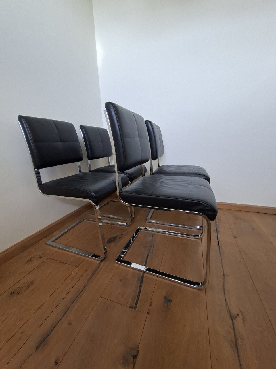 Te koop Leren eetkamerstoelen (TMC)