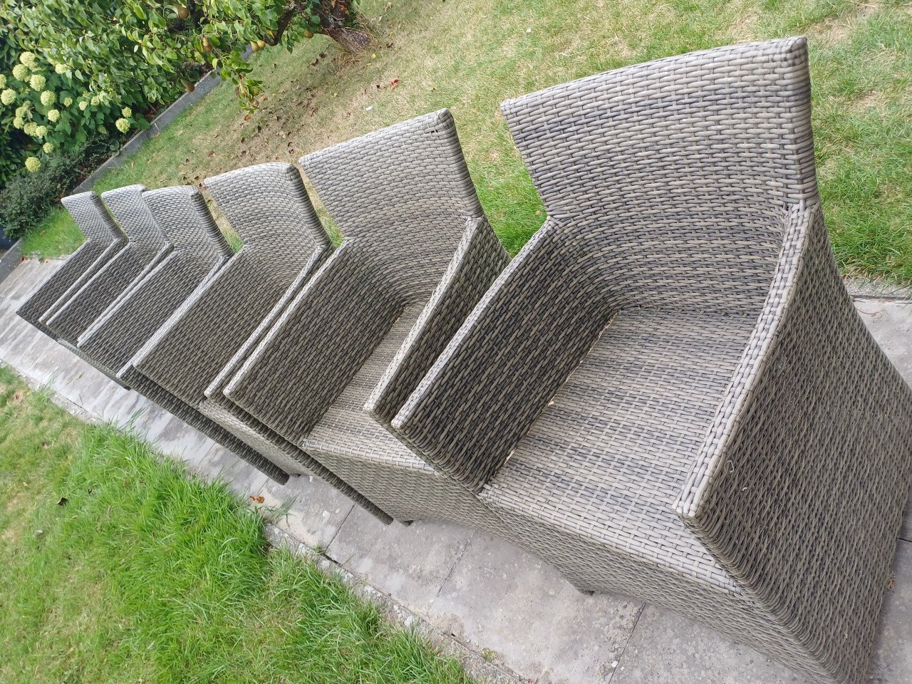 6 tuinstoelen. [Gereserveerd]