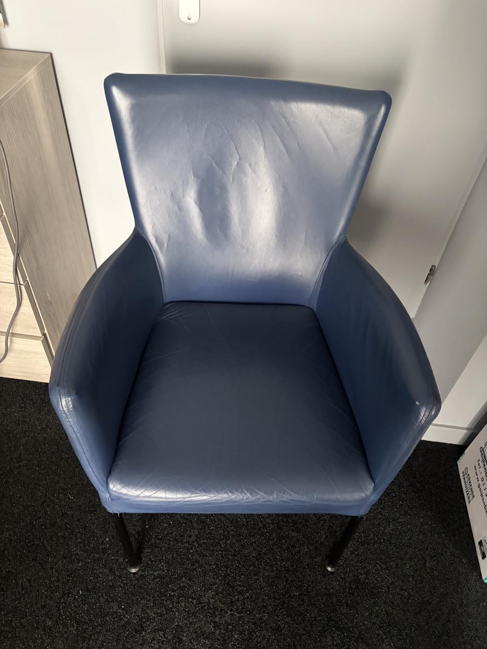 4x  Blauwe lederen eetkamer stoelen