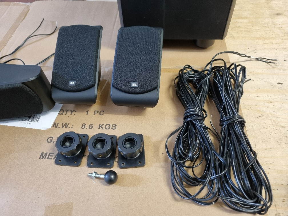 JBL surround speaker set. Inclusief Subwoofer.