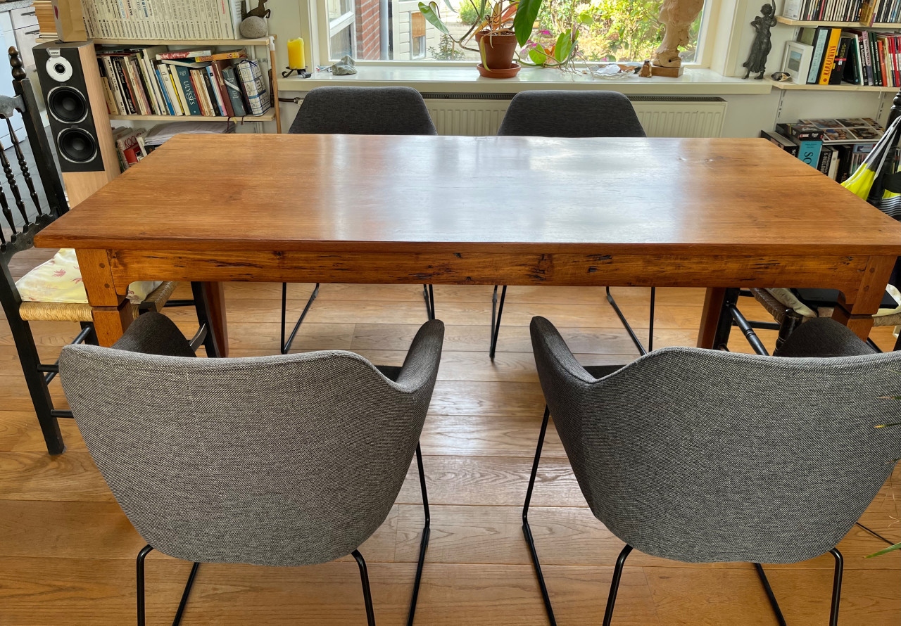 Antieke massief houten eettafel