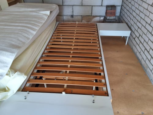 Te koop aupingbed met handverstelbare lattenbodem 180x200cm