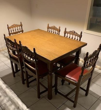 Eettafel met 6 stoeltjes