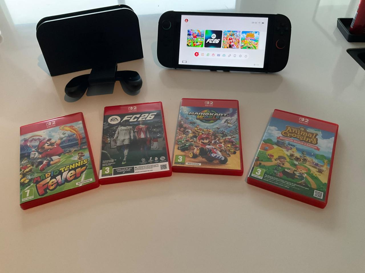 Nintendo Switch 2 + 4 games - zo goed als nieuw - compleet pakket