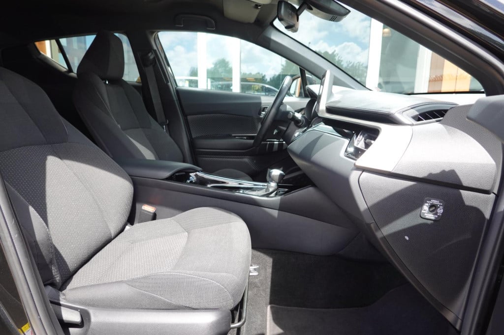Toyota C-hr 1.8 hybrid adventure