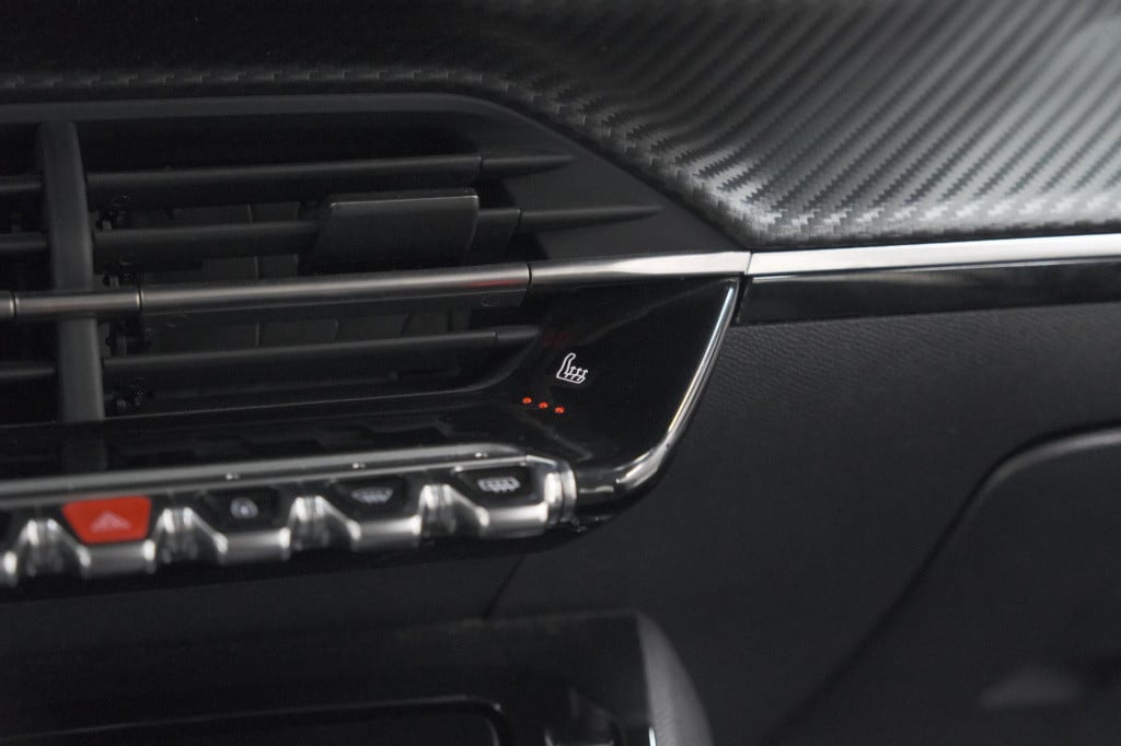 Peugeot 208 puretech 100 allure pack | camera | apple carplay | stoelverwar