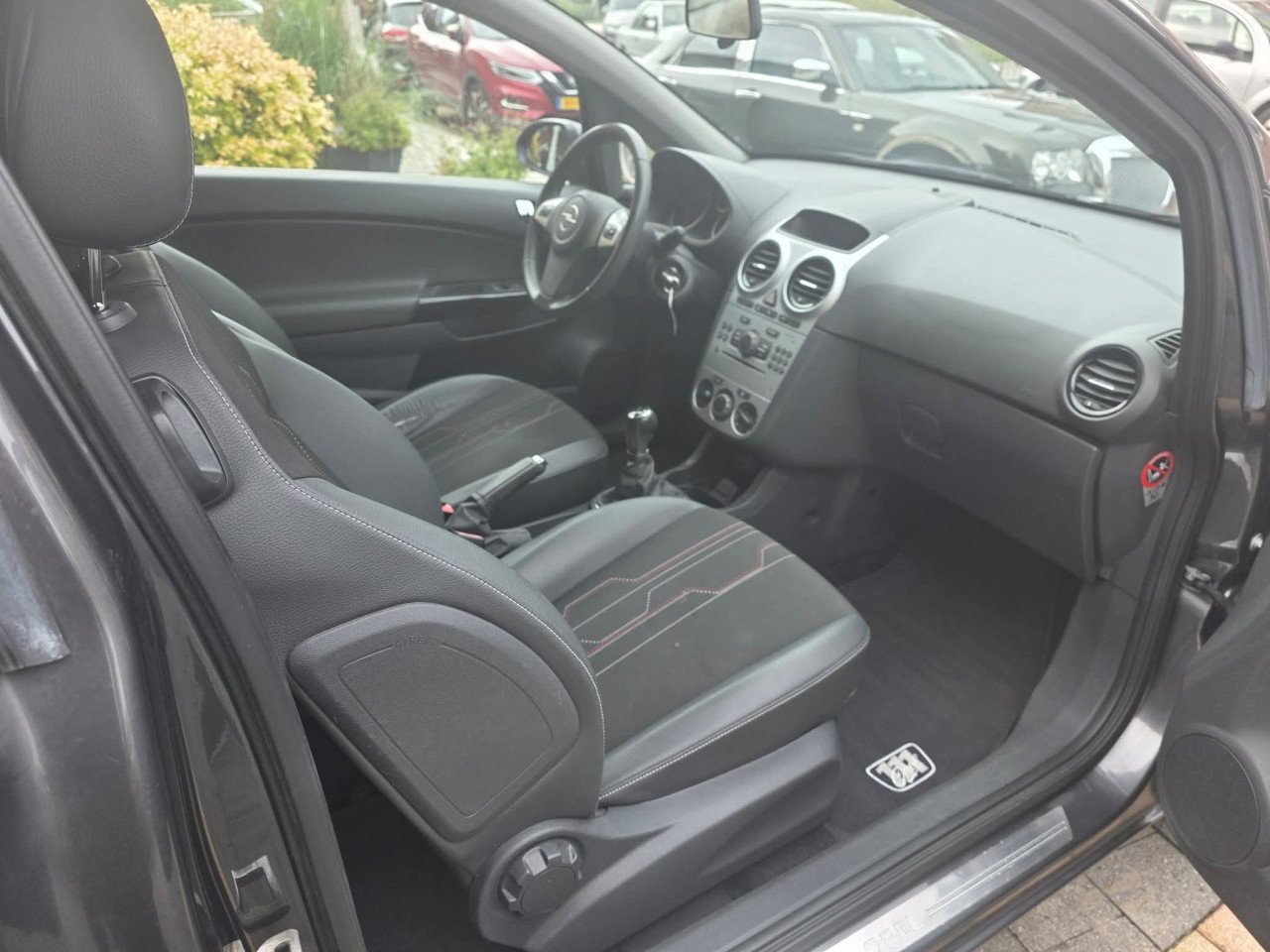 Tekoop zeer mooie Opel Corsa 1.2i 16V Anniversary Edition