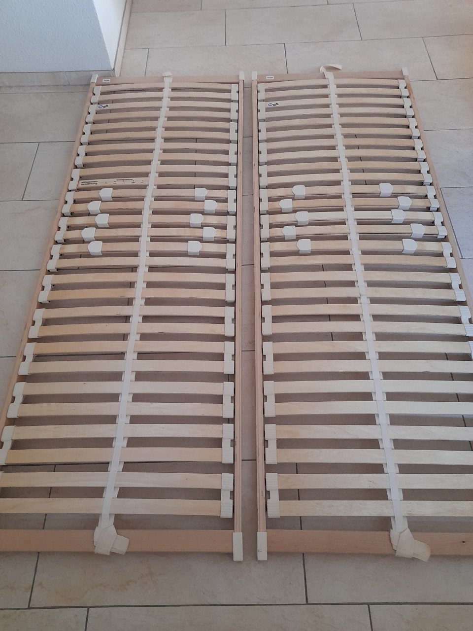 2 lattenbodems 70 x 200 ( in goede nette staat )