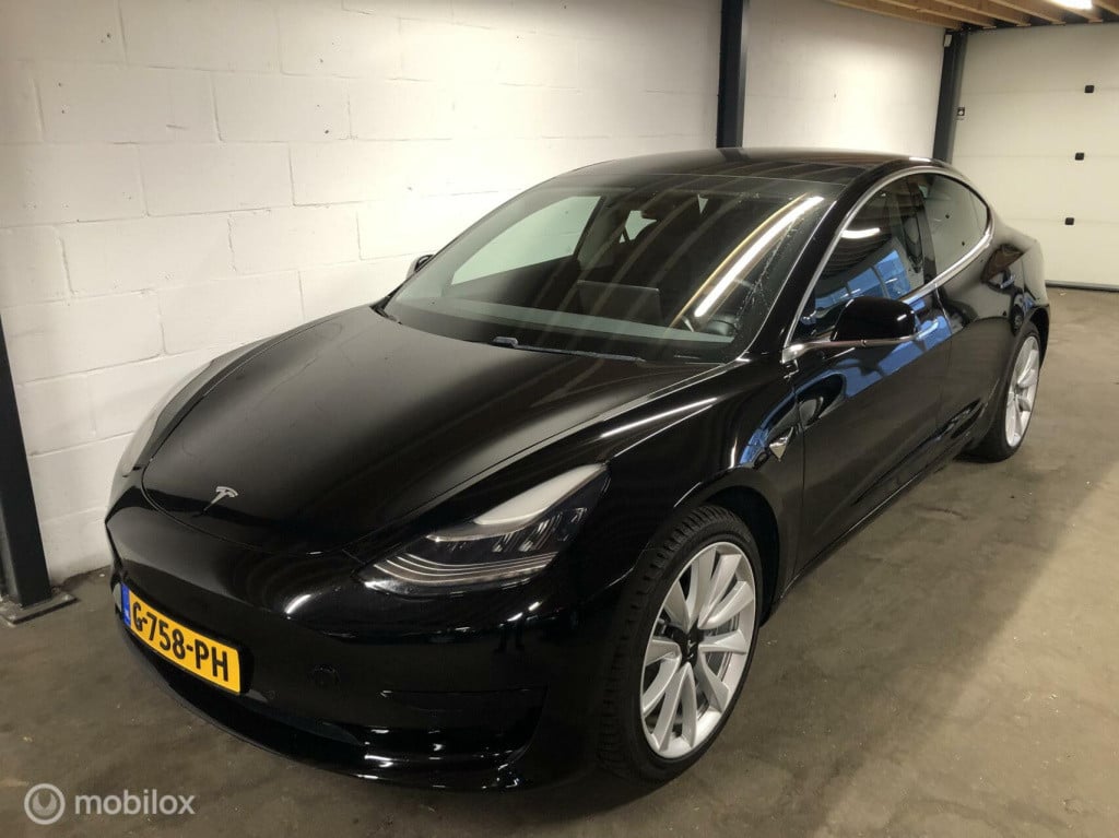 Tesla Model 3 standard rwd plus 60 kwh