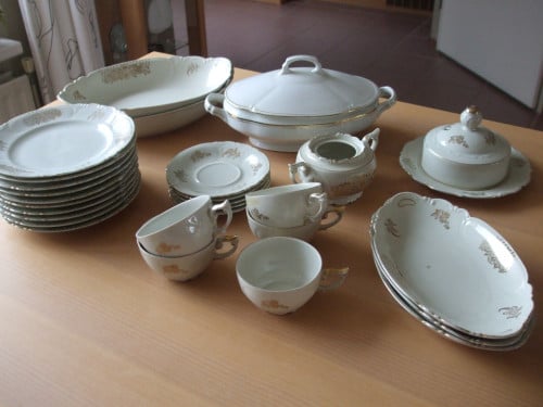 Te koop gedeelte van een goed servies.(z.g.a.n.).