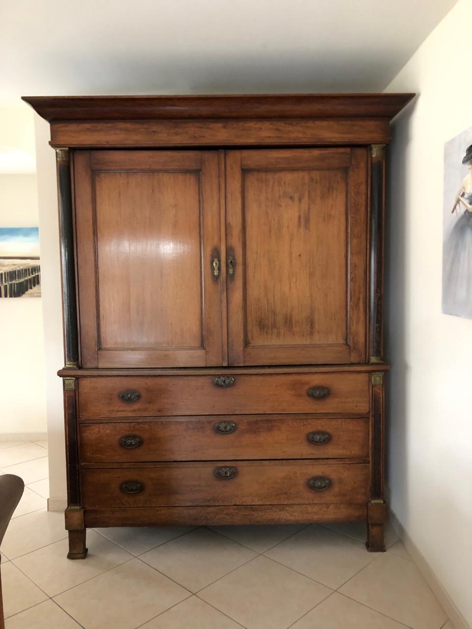 Antieke kabinet kast