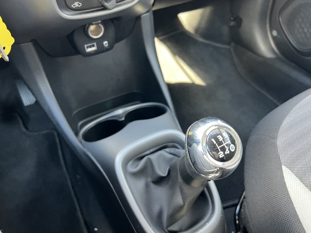 Toyota Aygo 1.0 vvt-i x-play ltd | dealeronderhouden | airco |