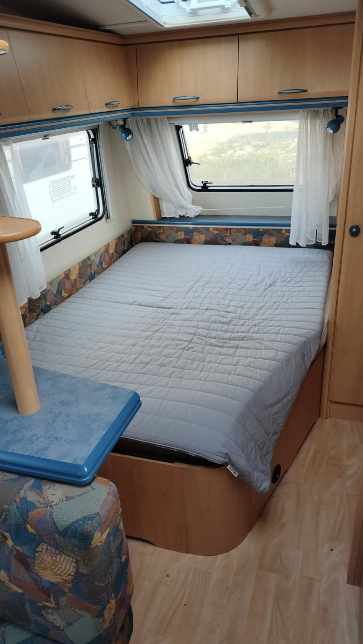 Hobby 440 (2000) met als nieuwe voortent