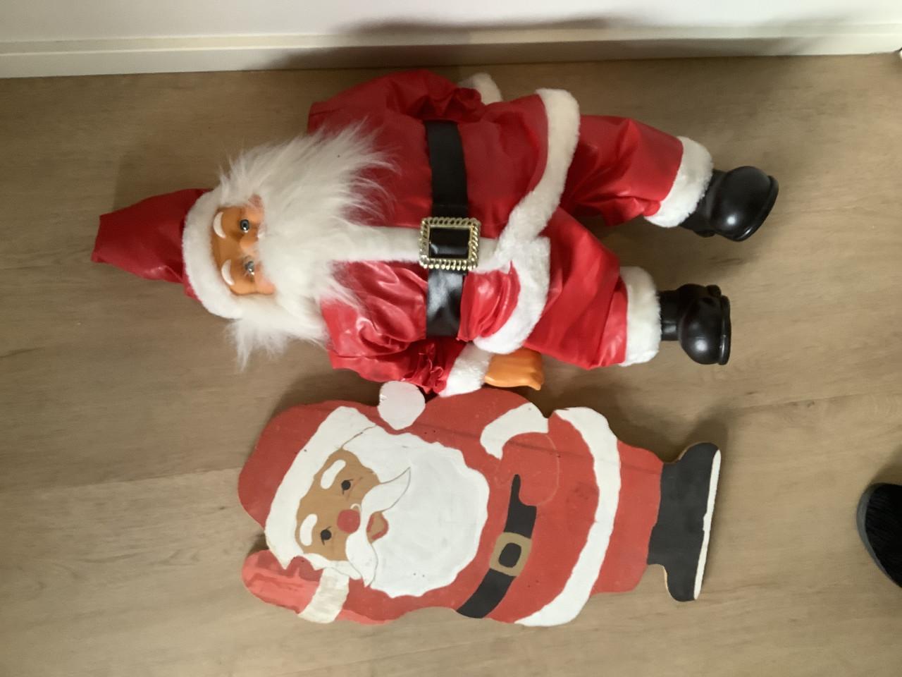 Volle doos met Kerstspullen, ballen, buitenverlichting. Alleen op te halen.