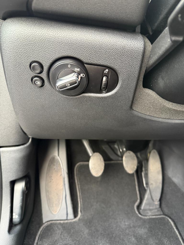 Mini Cooper 1.5 - business