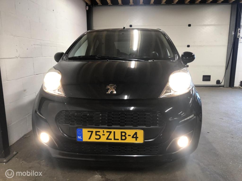 Peugeot 107 1.0 black & silver
