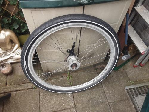 26 x 1,75 inch shimano nexus voorwiel, naafdynamo, rollerbrake rem