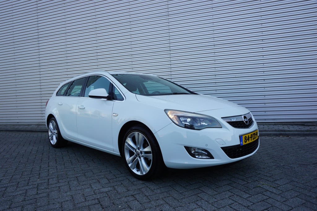 Opel Astra sports tourer 1.4 turbo sport airco / cruise / navi / elektr. ra
