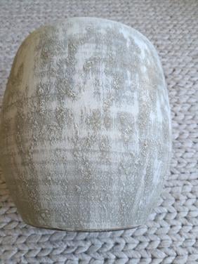 Grote grijze bloempot