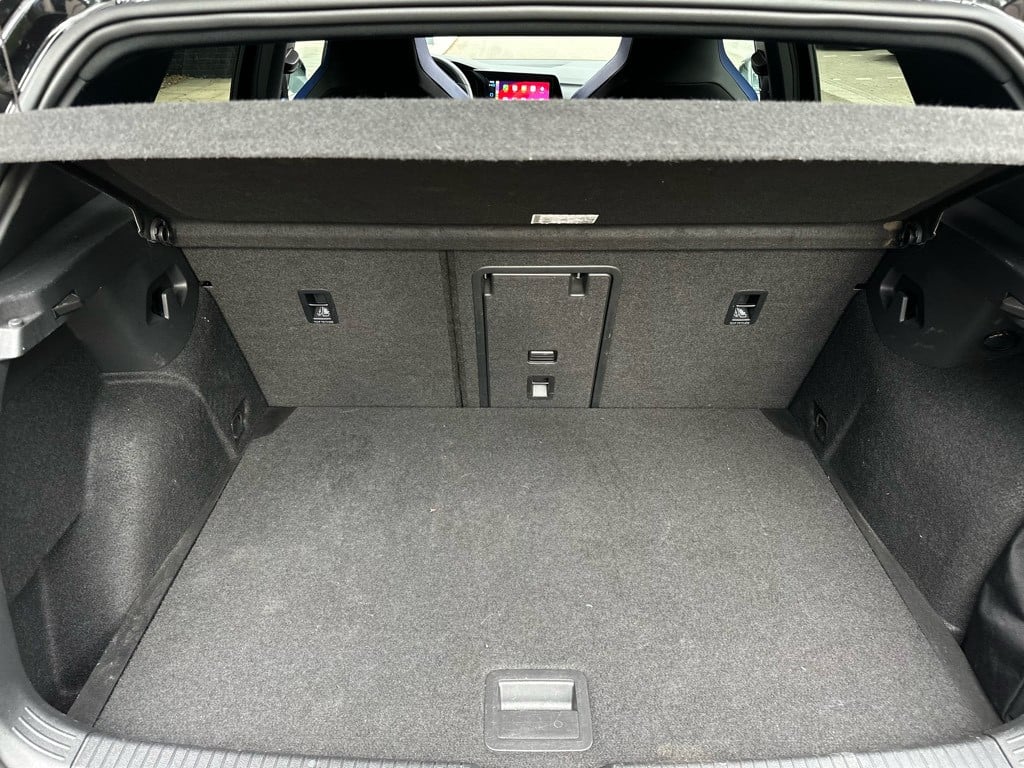 Volkswagen Golf 2.0 tsi r 4motion // panoramadak // akrapovic