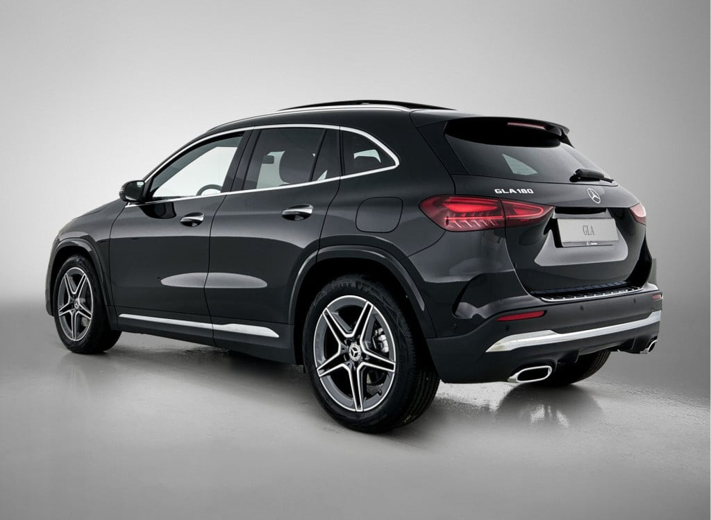 Mercedes-Benz Gla-klasse 180 business solution amg | trekhaak | parkeerpakk