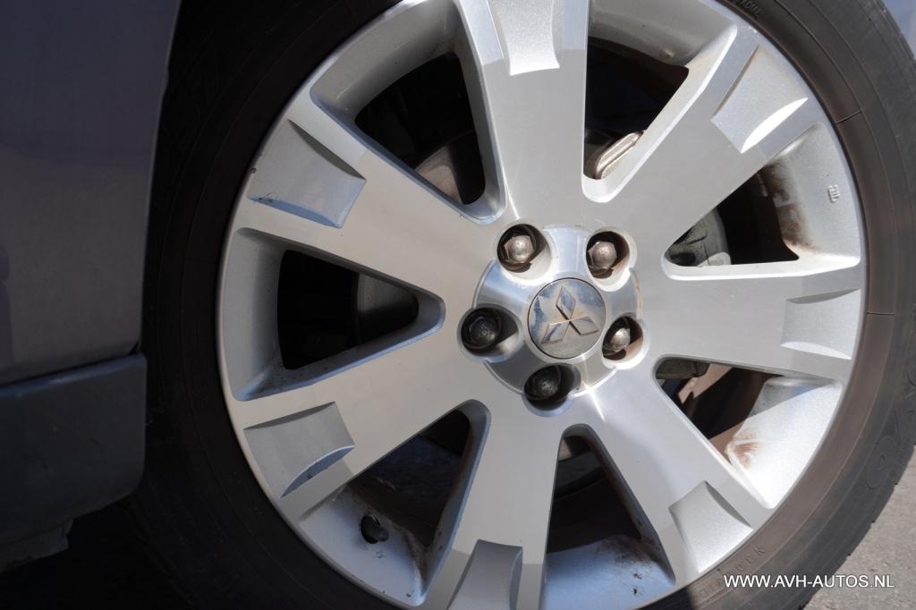 Mitsubishi Outlander 2.2 di-d instyle