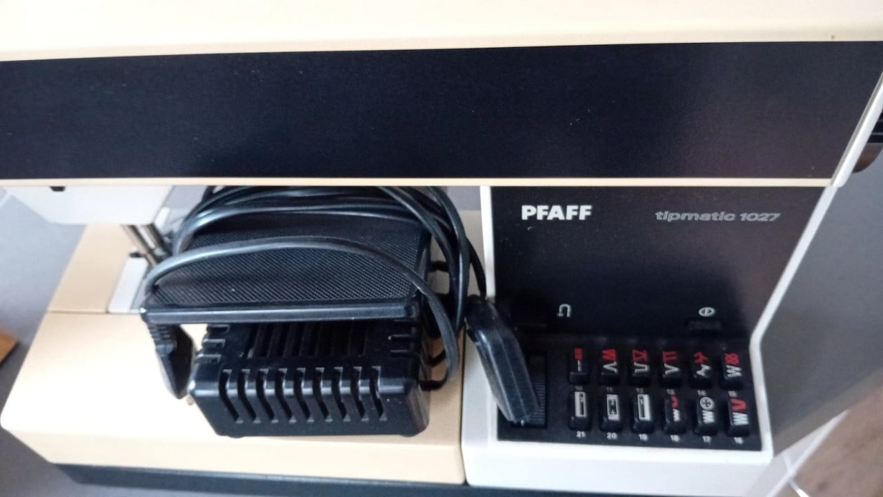 Pfaff tiptronic 1027 naaimachine