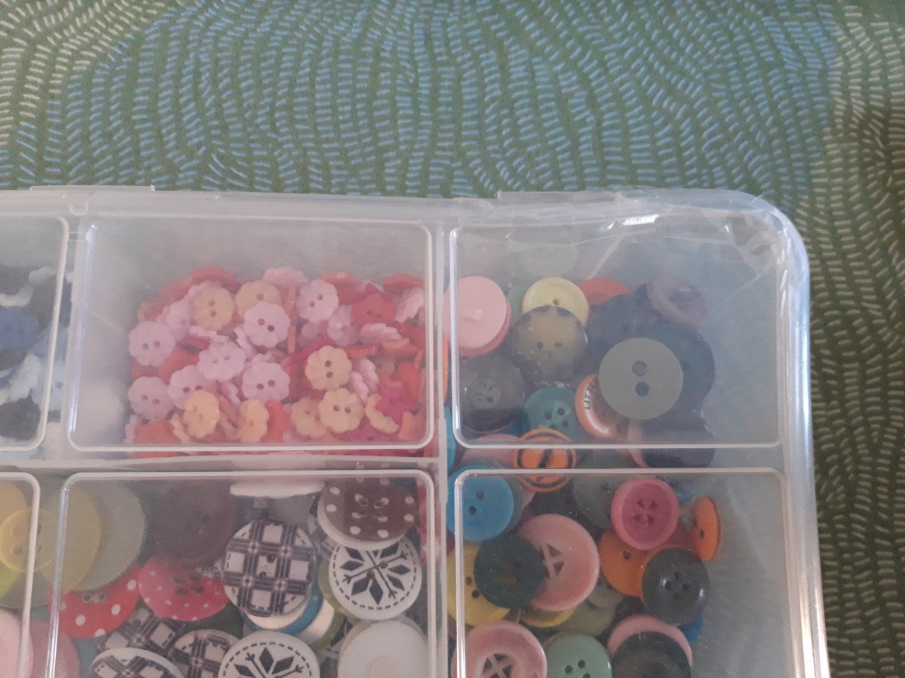 Knopendoos, grote kleurrijke variatie aan knopen